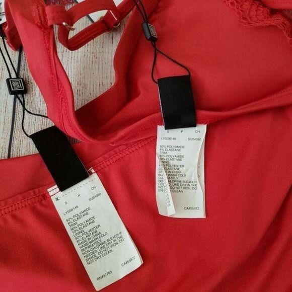 LAUNDRY by Shelli Segal Ruffled Plunge Neck Bralette Top and Bottom Bikini Set - Picture 14 of 15